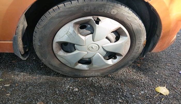 2017 Tata Tiago XT DIESEL, Diesel, Manual, 1,20,863 km, tyre