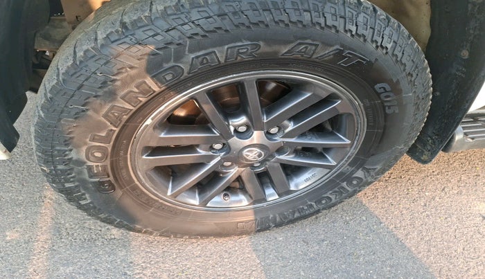 2014 Toyota Fortuner 3.0 4X2 MT, Diesel, Manual, 2,01,747 km, tyre