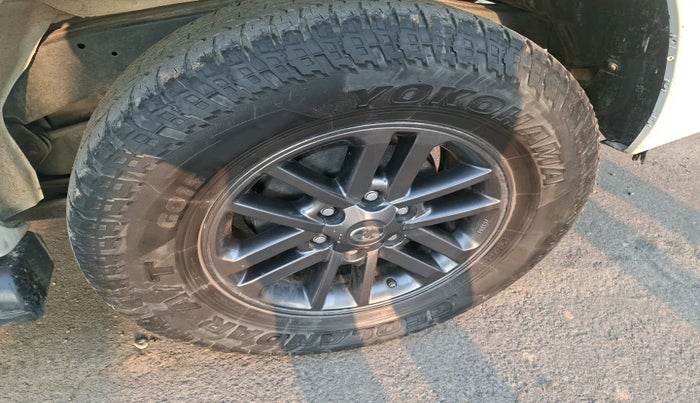 2014 Toyota Fortuner 3.0 4X2 MT, Diesel, Manual, 2,01,747 km, tyre