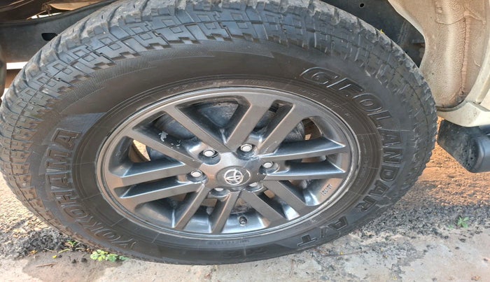 2014 Toyota Fortuner 3.0 4X2 MT, Diesel, Manual, 2,01,747 km, tyre