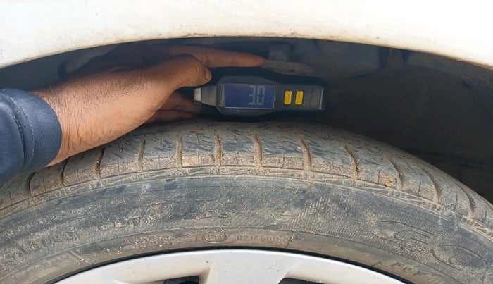 2016 Hyundai Grand i10 1.2 Anniversary Edition , Petrol, Manual, 22,700 km, tyre