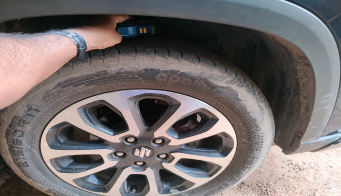 2022 Maruti Grand Vitara ALPHA SMART HYBRID, Petrol, Manual, 13,00,000 km, tyre