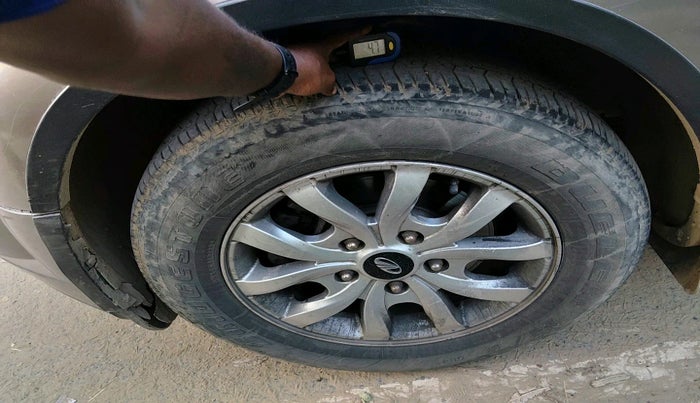 2017 Mahindra XUV500 W10 1.99, Diesel, Manual, 2,75,020 km, tyre