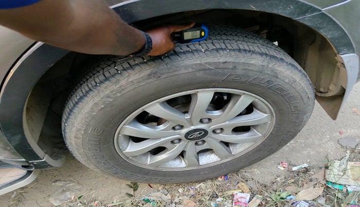 2017 Mahindra XUV500 W10 1.99, Diesel, Manual, 2,75,020 km, tyre