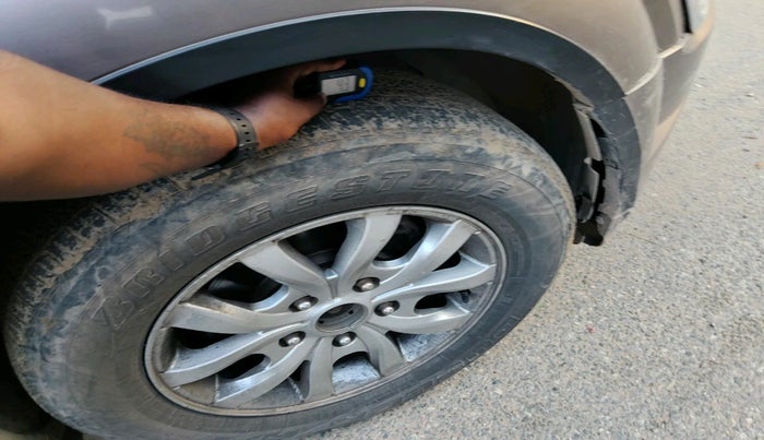 2017 Mahindra XUV500 W10 1.99, Diesel, Manual, 2,75,020 km, tyre