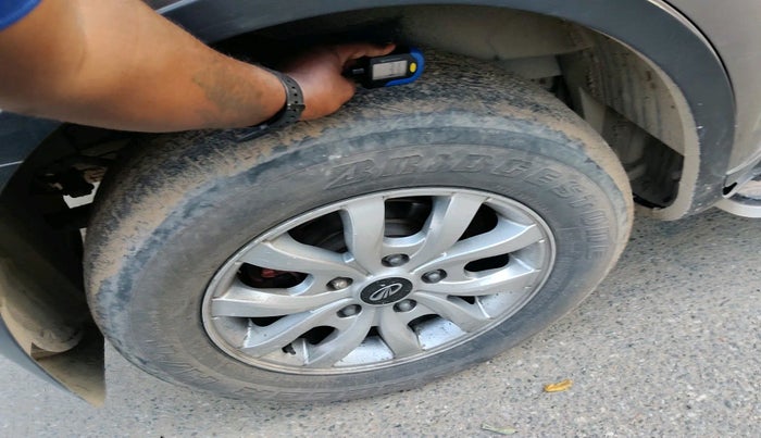 2017 Mahindra XUV500 W10 1.99, Diesel, Manual, 2,75,020 km, tyre