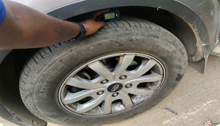 2017 Mahindra XUV500 W10 1.99, Diesel, Manual, 2,11,000 km, tyre