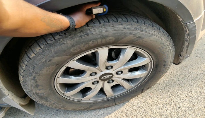 2017 Mahindra XUV500 W10 1.99, Diesel, Manual, 2,11,000 km, tyre