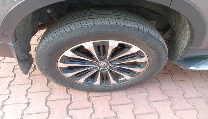 2021 MG GLOSTER SAVVY 6 STR 2.0 TWIN TURBO 4WD, Diesel, Automatic, 71,217 km, tyre