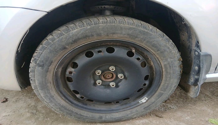 2014 Volkswagen Polo COMFORTLINE 1.2L PETROL, Petrol, Manual, 28,132 km, tyre