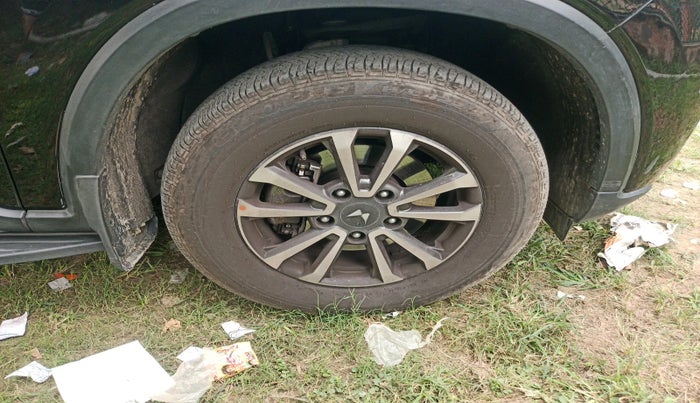 2024 Mahindra SCORPIO-N Z8 PETROL AT 7 STR, Petrol, Automatic, 13,734 km, tyre