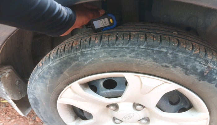 2017 Ford Ecosport AMBIENTE 1.5L DIESEL, Diesel, Manual, 1,02,574 km, tyre