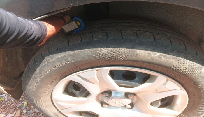 2017 Ford Ecosport AMBIENTE 1.5L DIESEL, Diesel, Manual, 1,02,574 km, tyre