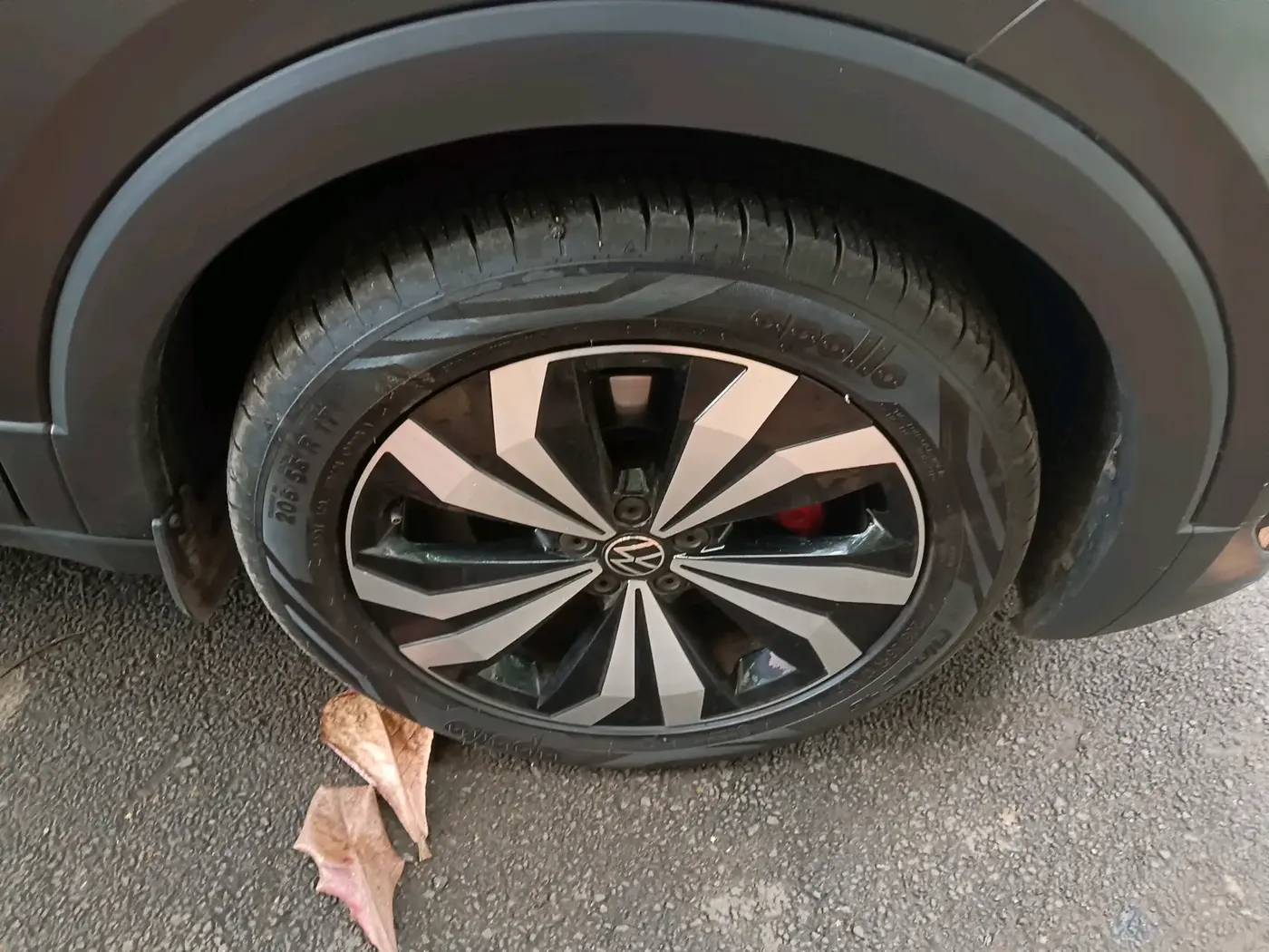 2023 Volkswagen TAIGUN GT PLUS 1.5 TSI DSG, Petrol, Automatic, 4,966 km, tyre