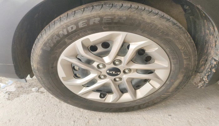 2023 KIA CARENS PRESTIGE 1.5 DIESEL IMT 7 STR, Diesel, Manual, 20,913 km, tyre