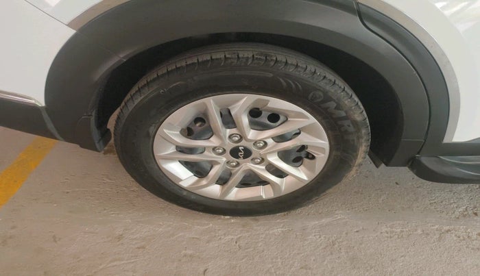 2023 KIA CARENS PRESTIGE 1.5 DIESEL IMT 7 STR, Diesel, Manual, 20,913 km, tyre