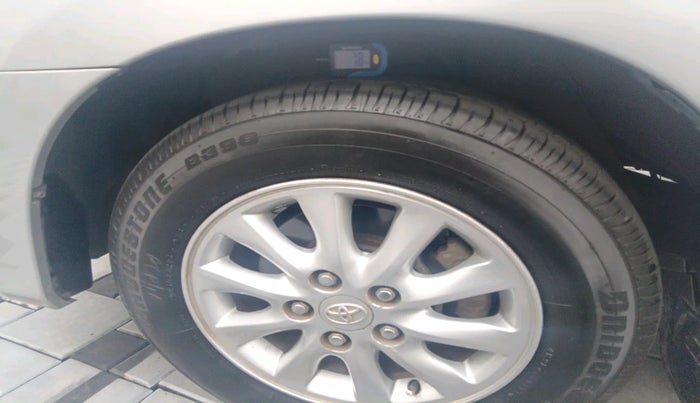 2014 Toyota Innova 2.5 VX 8 STR, Diesel, Manual, 1,49,111 km, tyre