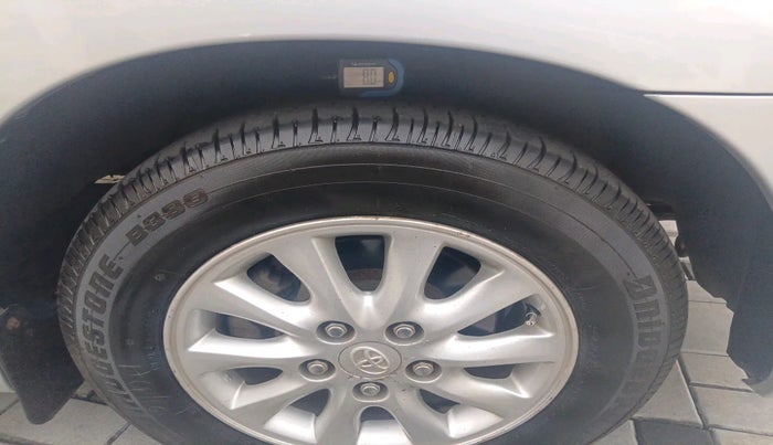 2014 Toyota Innova 2.5 VX 8 STR, Diesel, Manual, 1,49,111 km, tyre