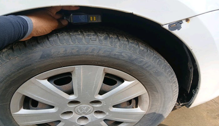 2011 Volkswagen Vento TRENDLINE 1.6, Petrol, Manual, 1,77,455 km, tyre