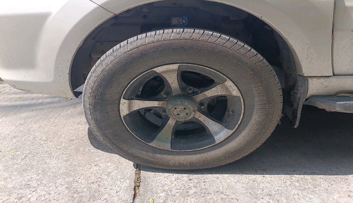 2014 Tata Safari 4X2 LX DICOR, Diesel, Manual, 1,47,950 km, tyre