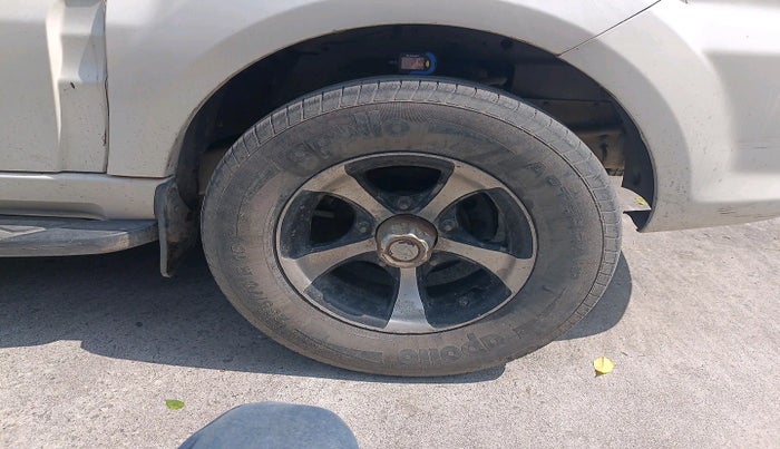 2014 Tata Safari 4X2 LX DICOR, Diesel, Manual, 1,47,950 km, tyre