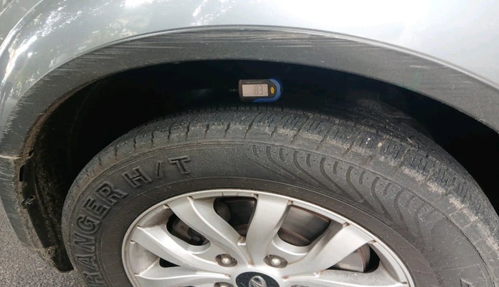 2014 Mahindra XUV500 W6, Diesel, Manual, 74,600 km, tyre