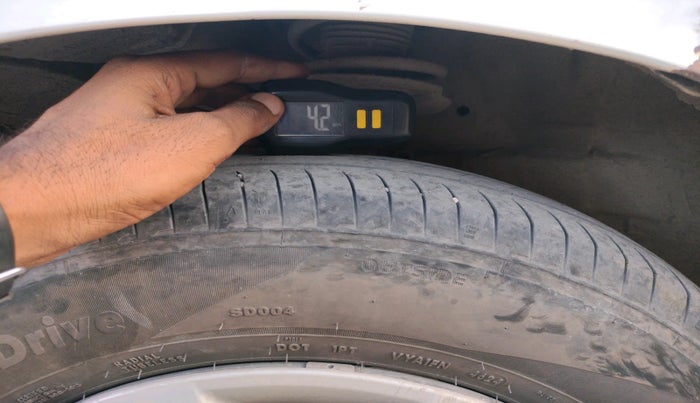 2014 Maruti Swift Dzire VXI, Petrol, Manual, 1,42,999 km, tyre