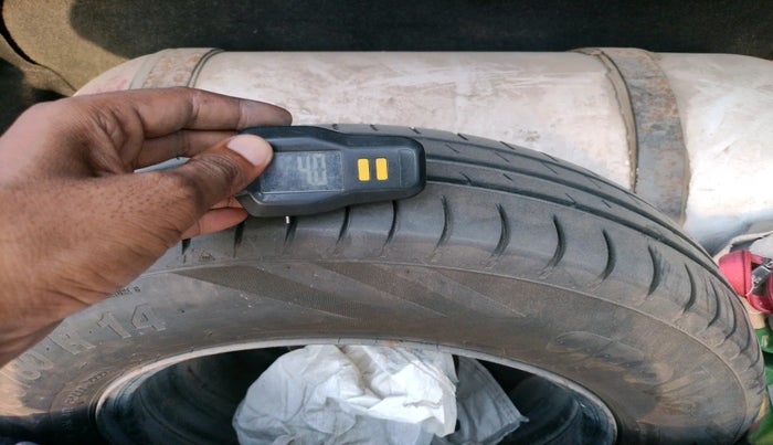 2014 Maruti Swift Dzire VXI, Petrol, Manual, 1,42,999 km, tyre