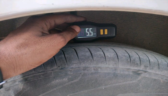 2014 Maruti Swift Dzire VXI, Petrol, Manual, 1,42,999 km, tyre