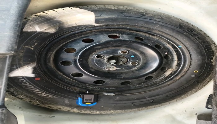 2013 Maruti Swift VXI, Petrol, Manual, 74,258 km, tyre