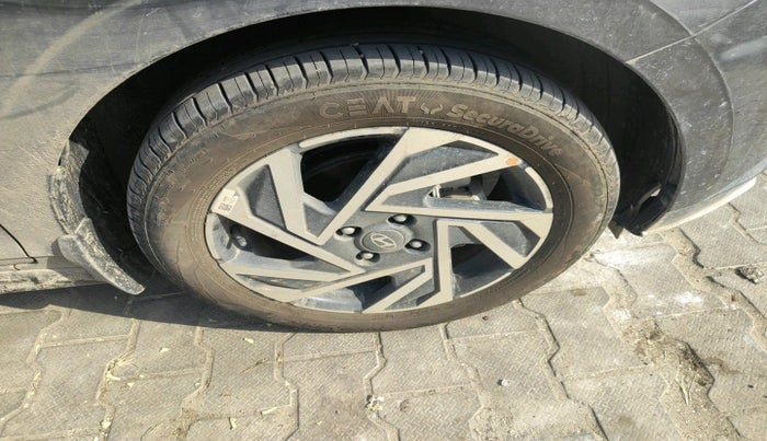 2024 Hyundai NEW I20 ASTA 1.2 MT, Petrol, Manual, 10,321 km, tyre