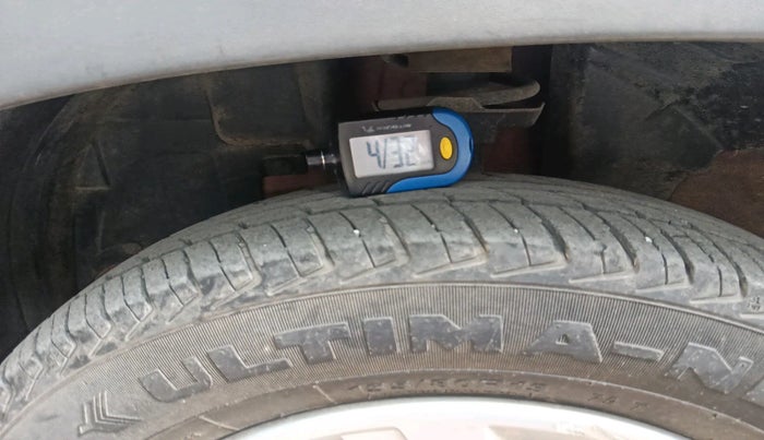 2016 Renault Kwid RXT 1.0 AMT, Petrol, Automatic, 29,850 km, tyre