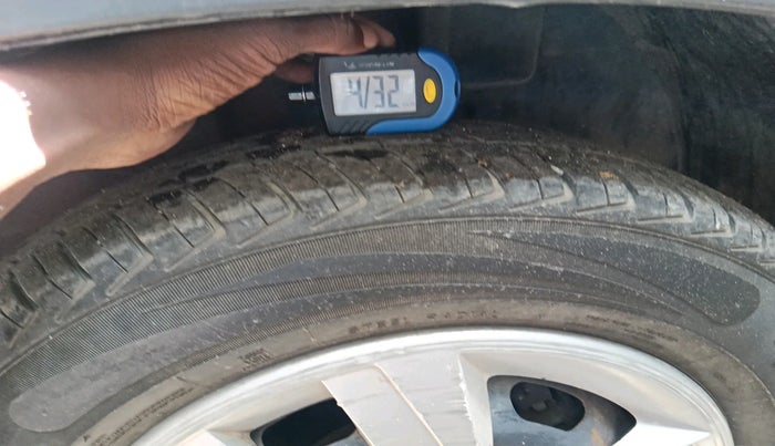 2016 Renault Kwid RXT 1.0 AMT, Petrol, Automatic, 29,850 km, tyre