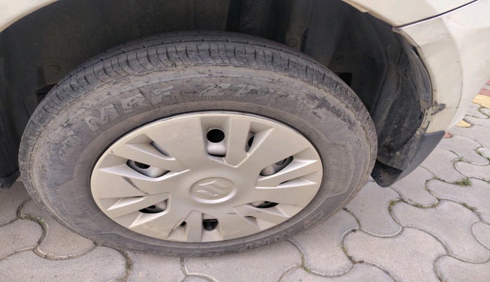 2014 Maruti Swift LXI, Petrol, Manual, 68,371 km, tyre