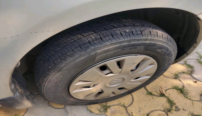 2014 Maruti Swift LXI, Petrol, Manual, 68,371 km, tyre