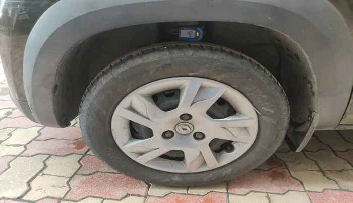 2021 Renault Kwid RXT 1.0 (O), Petrol, Manual, 35,533 km, tyre