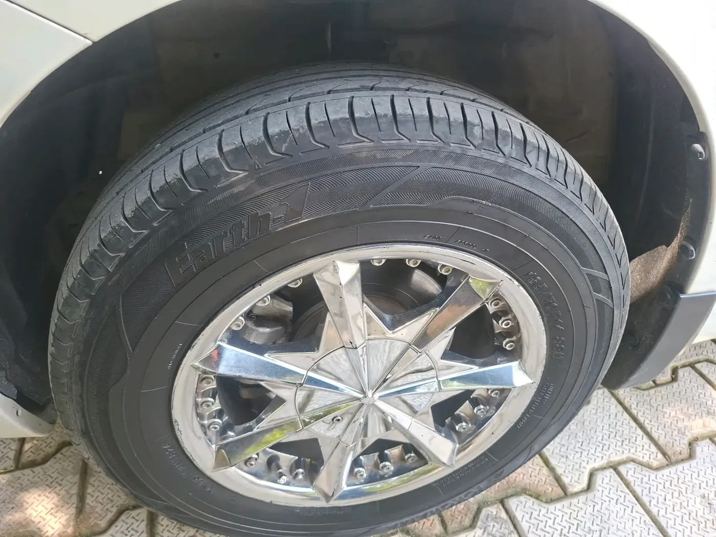 2013 Maruti Swift Dzire VDI, Diesel, Manual, 1,31,000 km, tyre