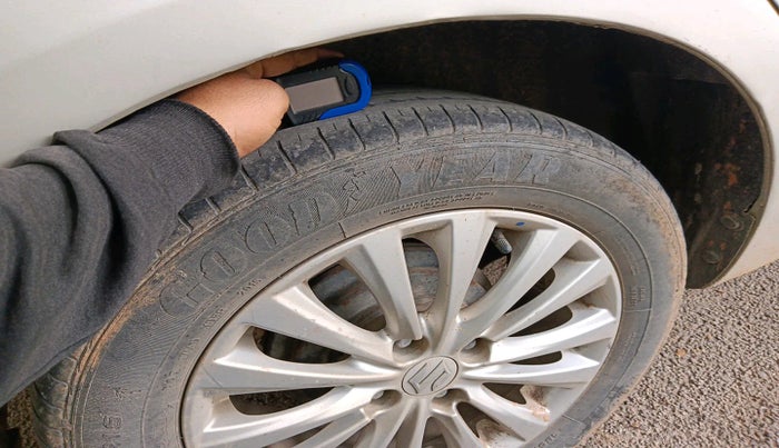 2015 Maruti Ciaz ZXI, Petrol, Manual, 72,755 km, tyre