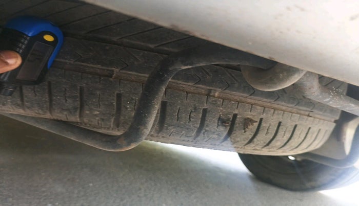 2014 Maruti Ertiga VXI CNG, Petrol, Manual, 66,164 km, tyre