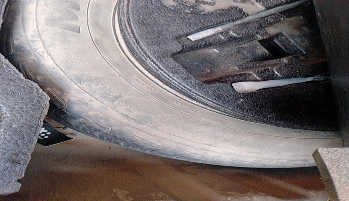 2016 Maruti Ciaz VDI+ SHVS, Diesel, Manual, 1,76,768 km, tyre