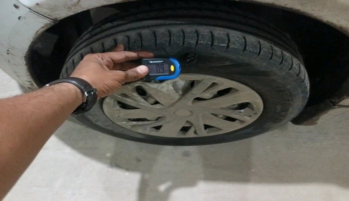 2010 Maruti Ritz LXI, Petrol, Manual, 1,11,405 km, tyre