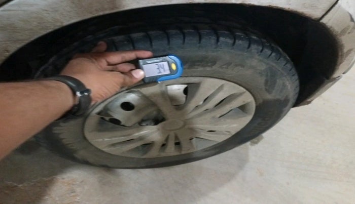 2010 Maruti Ritz LXI, Petrol, Manual, 1,11,405 km, tyre