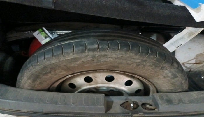 2010 Maruti Ritz LXI, Petrol, Manual, 1,11,405 km, tyre