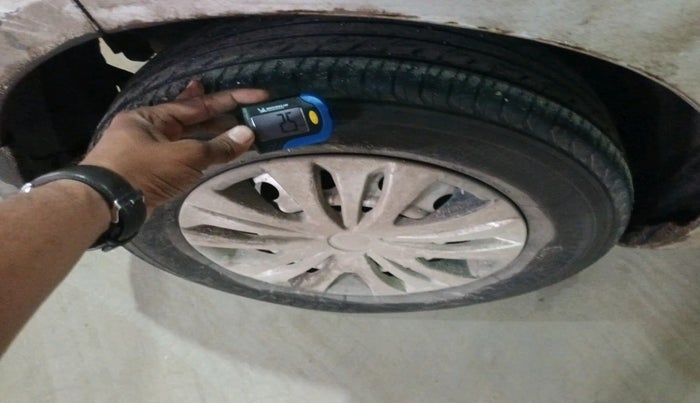 2010 Maruti Ritz LXI, Petrol, Manual, 1,11,405 km, tyre