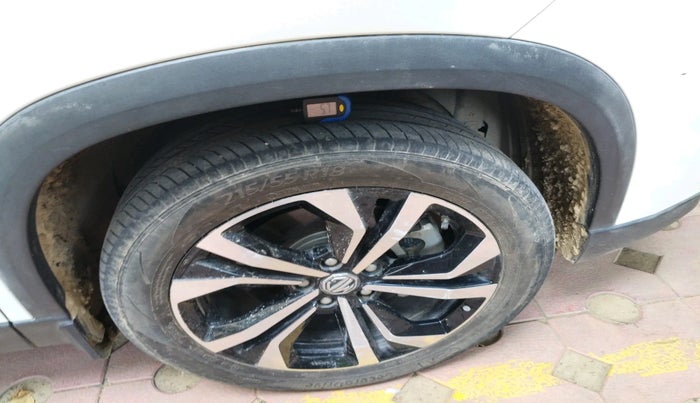 2023 MG HECTOR PLUS SHARP PRO 1.5 PETROL TURBO CVT 6 STR, Petrol, Automatic, 24,841 km, tyre