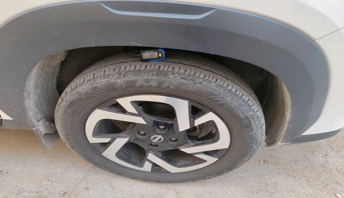 2023 Nissan MAGNITE XV TURBO CVT, Petrol, Automatic, 17,428 km, tyre