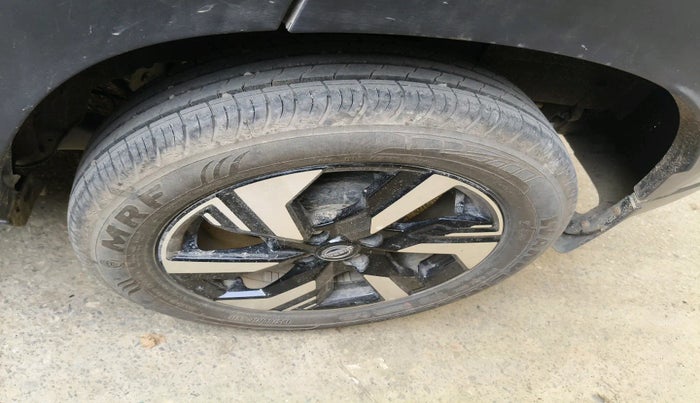 2025 Nissan MAGNITE N-Connecta B4D 1.0 Petrol AMT, Petrol, Automatic, 4,869 km, tyre