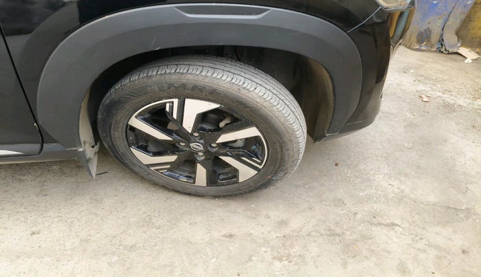 2025 Nissan MAGNITE N-Connecta B4D 1.0 Petrol AMT, Petrol, Automatic, 4,869 km, tyre