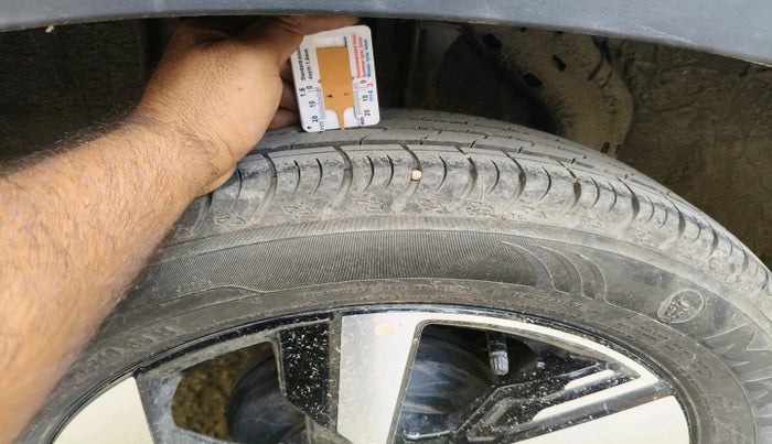 2025 Nissan MAGNITE N-Connecta B4D 1.0 Petrol AMT, Petrol, Automatic, 4,869 km, tyre