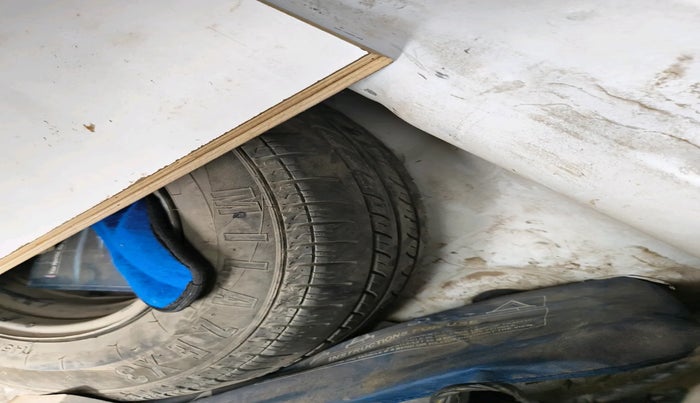 2015 Hyundai Eon ERA +, Petrol, Manual, 56,000 km, tyre